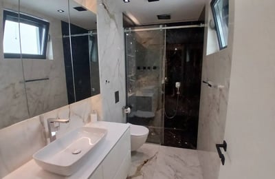 Alquiler de un lujoso y espacioso apartamento de 4 habitaciones, 170 m², Vračar, Belgrado, Serbia